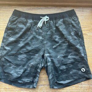 Men’s Vuori Kore Performance Watercolor Camo Lined Drawstring 7”Swim Shorts Sz M